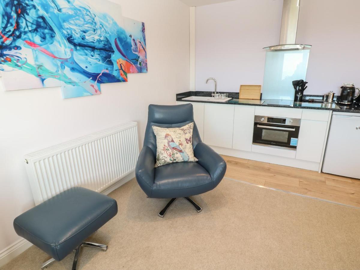 Greenside Apartment