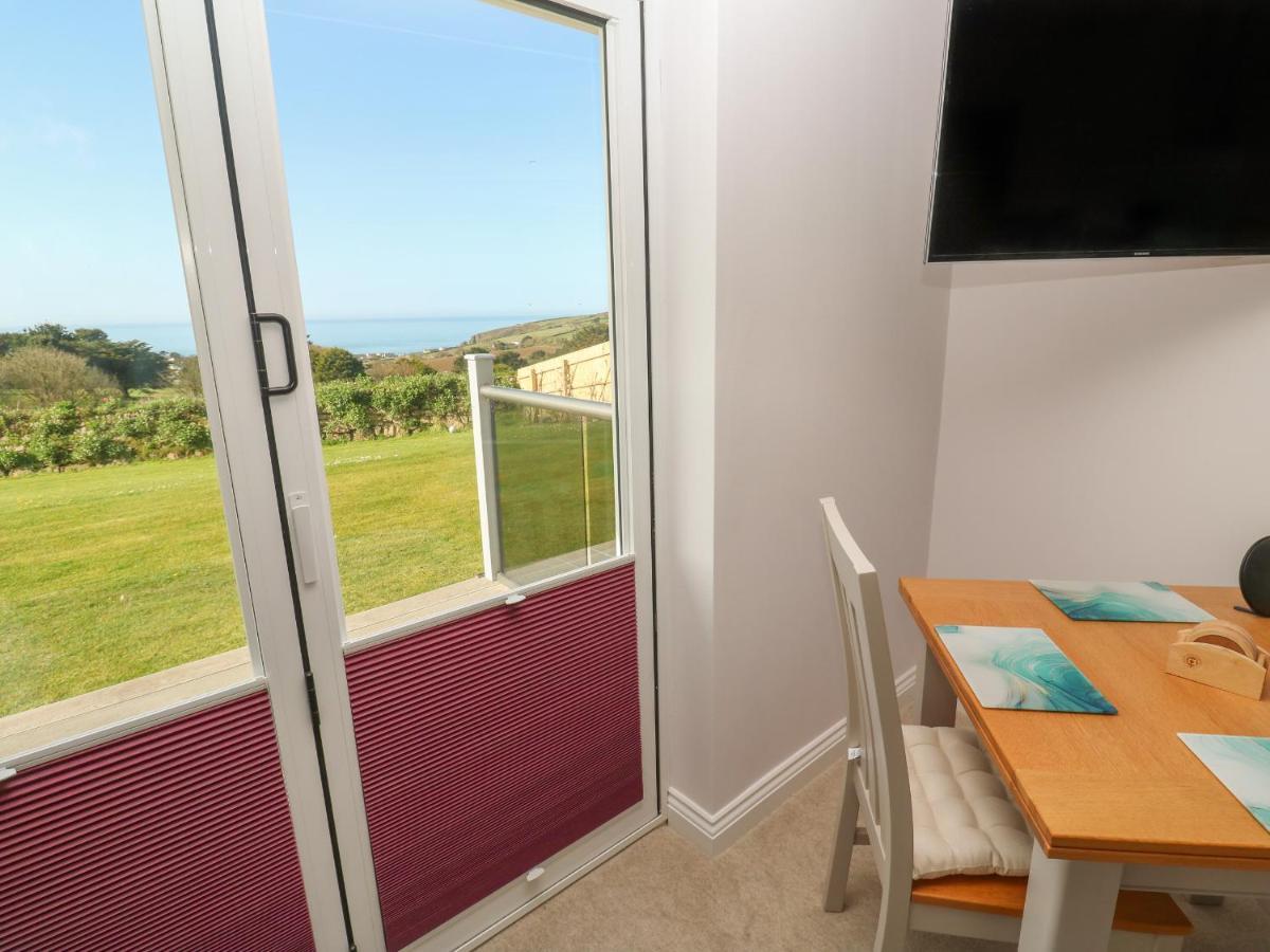 Greenside Apartment
