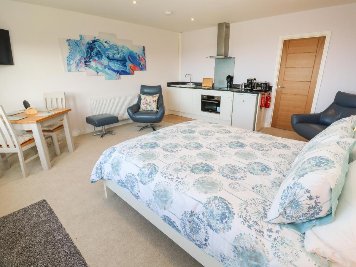 Greenside Apartment